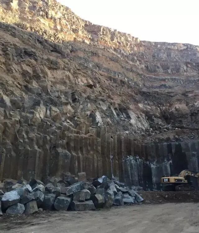 Traditional northern China quarry supplying Mongolian Black granite blocks