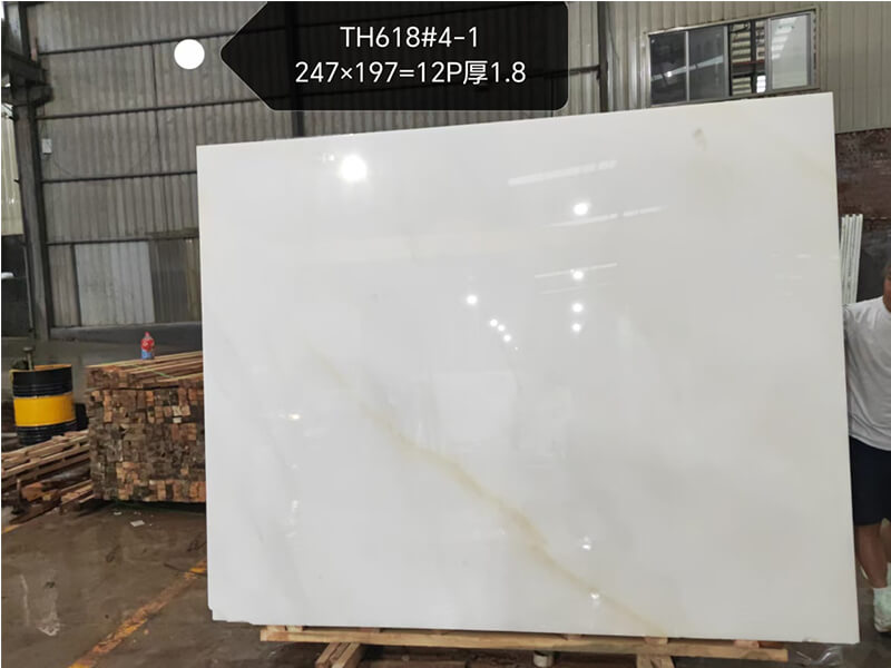 Chinese Calacatta White Marble Slabs