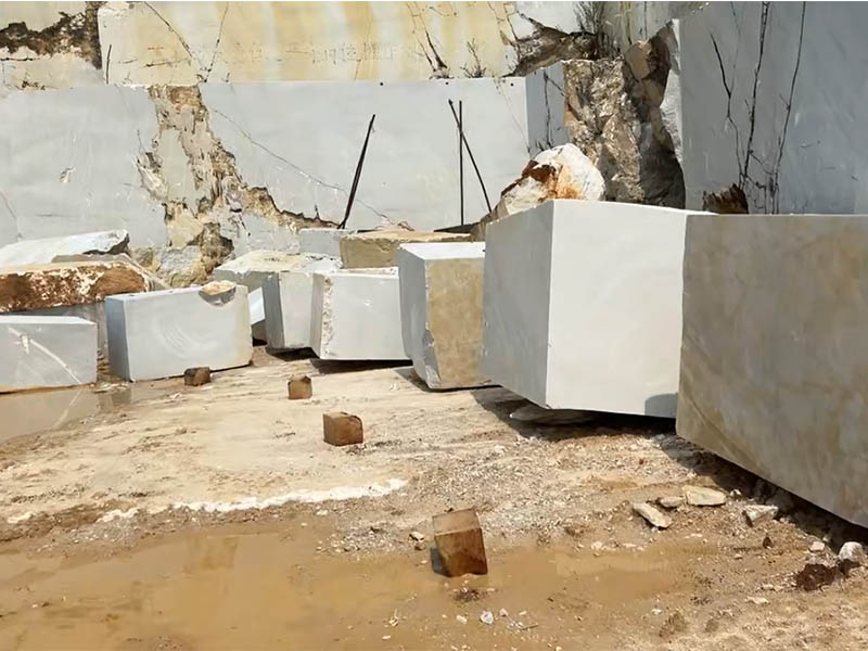 مورد ممتاز للأحجار: رخام كريستال أبيض صيني لمشروع في أمريكا الجنوبية - بديل اقتصادي للمواد الفيتنامية